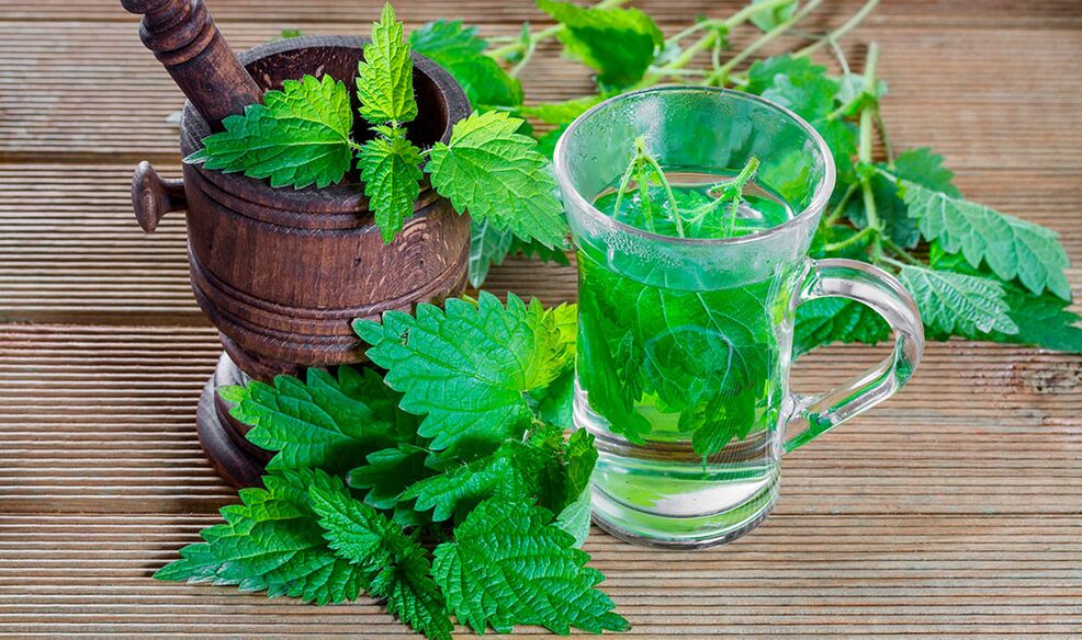 Brandnetelafkooksel om de mannelijke potentie te vergroten